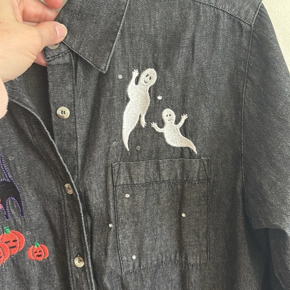 Quacker Factory Halloween Ghost Top Embroidered Pumpkin Cat Button Up Gray Shirt - Picture 3 of 6
